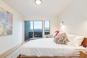 2BR 2BA The Ballard Modish Seattle Location With Rooftop View