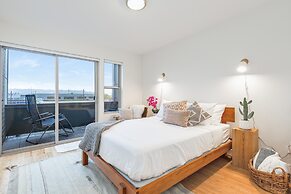 2BR 2BA The Ballard Modish Seattle Location With Rooftop View