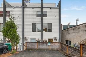 2BR 2BA The Ballard Modish Seattle Location With Rooftop View