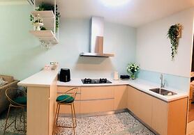 6 person single house