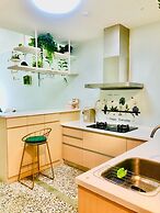 6 person single house