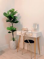 6 person single house