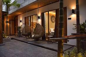 Momento Bangtao Beach