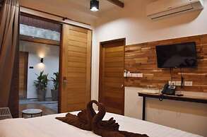 Momento Bangtao Beach