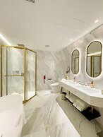 YOHO Resorts World Hotel
