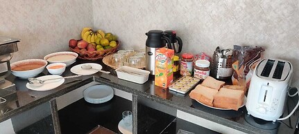 GRAND MANOR SUITES