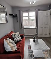 Olive and Carol's Beautiful 3-bed House in Walsall