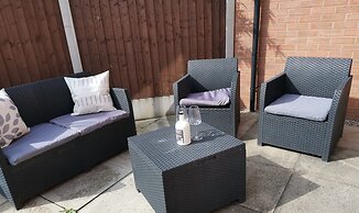 Olive and Carol's Beautiful 3-bed House in Walsall