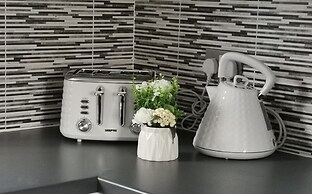 Olive and Carol's Beautiful 3-bed House in Walsall