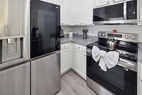 Amazing Disney Themed Oasis 3br Near Parks 3 Bedroom Townhouse by RedA