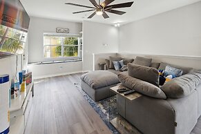 Amazing Disney Themed Oasis 3br Near Parks 3 Bedroom Townhouse by RedA