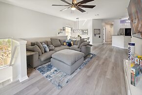 Amazing Disney Themed Oasis 3br Near Parks 3 Bedroom Townhouse by RedA