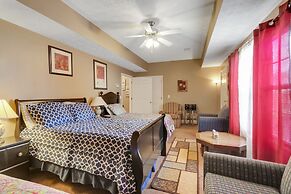 Atlanta Retreat W/ 2-car Garage, Fenced Yard 6 Bedroom Home by RedAwni