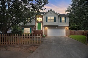 Atlanta Retreat W/ 2-car Garage, Fenced Yard 6 Bedroom Home by RedAwni