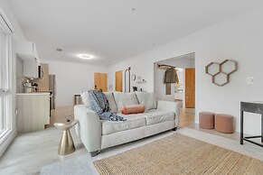 Chic 1-bed In Vibrant Optimist Park 1 Bedroom Apts by RedAwning