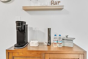 Chic 1-bed In Vibrant Optimist Park 1 Bedroom Apts by RedAwning