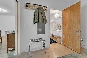 Chic 1-bed In Vibrant Optimist Park 1 Bedroom Apts by RedAwning