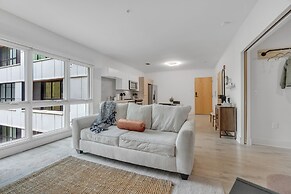 Chic 1-bed In Vibrant Optimist Park 1 Bedroom Apts by RedAwning