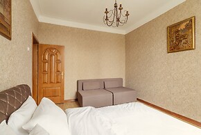 Cozy apartment on Independence Avenue