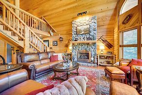 Spacious Packwood Cabin w/ Hot Tub - Near River