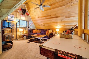 Spacious Packwood Cabin w/ Hot Tub - Near River