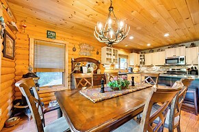 Spacious Packwood Cabin w/ Hot Tub - Near River