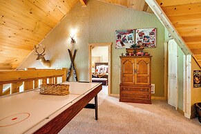 Spacious Packwood Cabin w/ Hot Tub - Near River