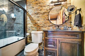 Spacious Packwood Cabin w/ Hot Tub - Near River