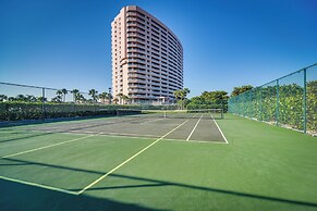 Clearwater Beachfront Condo w/ Heated Pool Access!