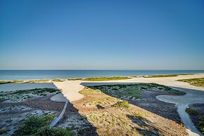 Clearwater Beachfront Condo w/ Heated Pool Access!