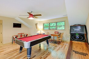 Bright Bryson City Cabin w/ Fire Pit & Hot Tubs!