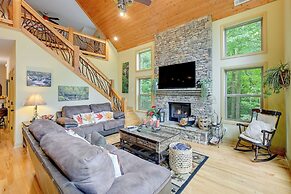 Bright Bryson City Cabin w/ Fire Pit & Hot Tubs!