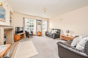 Harbourside Apartment in the Centre of Looe