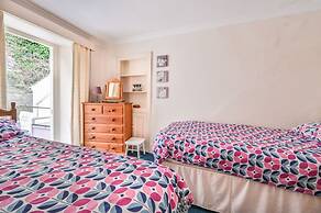 Harbourside Apartment in the Centre of Looe