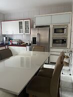 Sobrado - Px JK 5 quartos e 3 suites