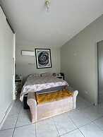 Sobrado - Px JK 5 quartos e 3 suites