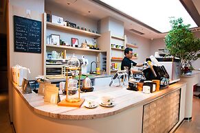 NAIVE L Executive Apartments Coast City