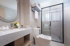 NAIVE L Executive Apartments Coast City