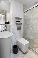 Modern Condesa Getaway w Terrace & Pool