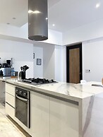 Modern Condesa Getaway w Terrace & Pool