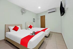 OYO 90873 Travellers Inn