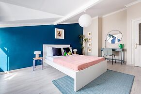 Vibrant Duplex With Terrace 2 min to Cevahir Mall