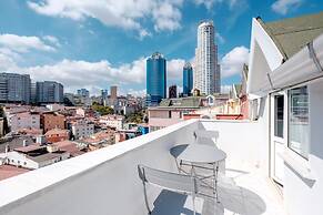 Vibrant Duplex With Terrace 2 min to Cevahir Mall