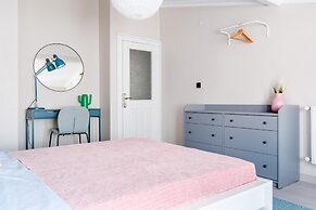 Vibrant Duplex With Terrace 2 min to Cevahir Mall