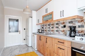 Vibrant Duplex With Terrace 2 min to Cevahir Mall