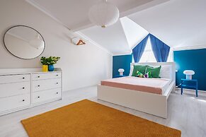 Vibrant Duplex With Terrace 2 min to Cevahir Mall