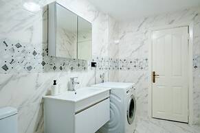 Vibrant Duplex With Terrace 2 min to Cevahir Mall