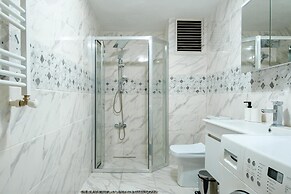 Vibrant Duplex With Terrace 2 min to Cevahir Mall