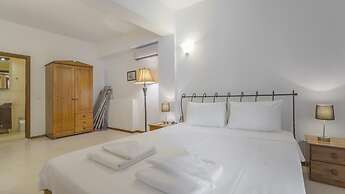 House With Private Pool and Garden 4 min to Beach