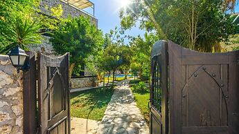 House With Private Pool and Garden 4 min to Beach